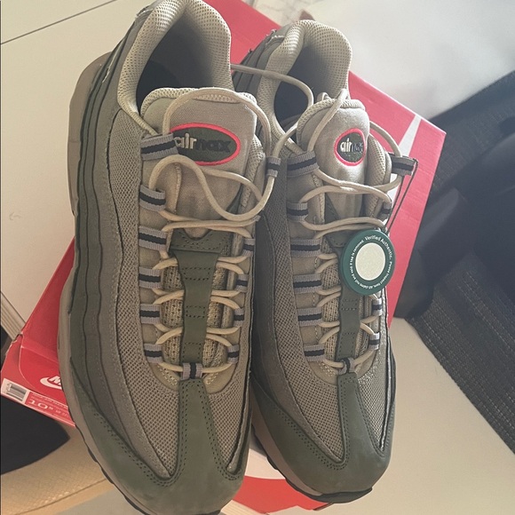 Nike Air Max 95 Olive and Beige Sneakers - Picture 5 of 11